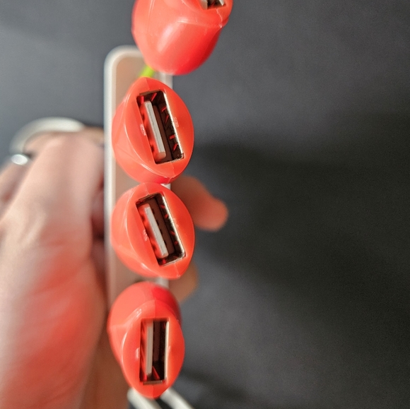 Cute USB no-water-needed floral hub - Picture 2 of 3